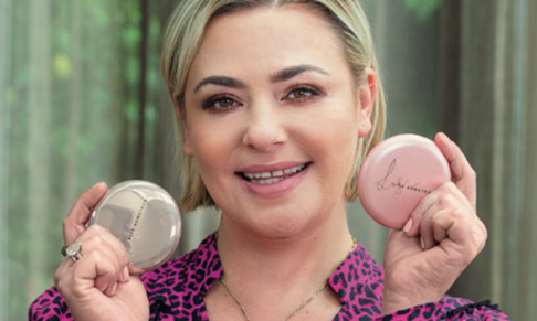 Avon collaborates with MUA Lisa Armstrong